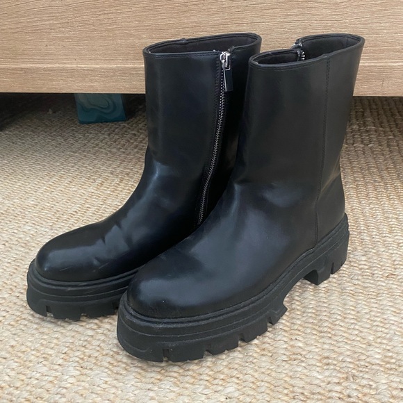 Black Lug Sole Chelsea boot - Picture 2 of 8